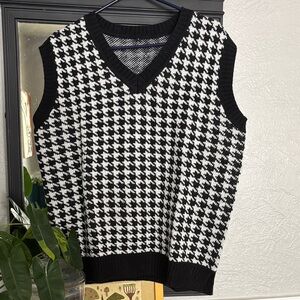 Black & White Houndstooth V-Neck Sweater Vest